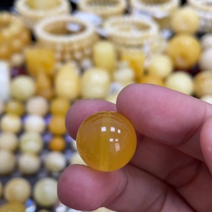蜜蜡未镶嵌裸石16mm瑕疵焦皮