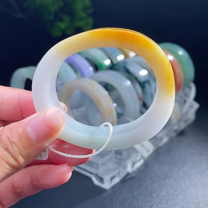 定制翡翠未镶嵌翡翠手镯