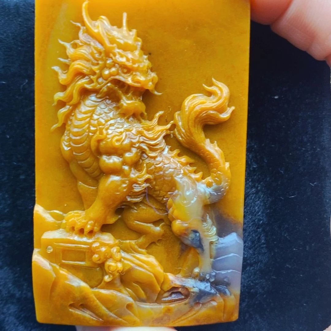 未镶嵌石英质玉（黄龙玉）颈饰