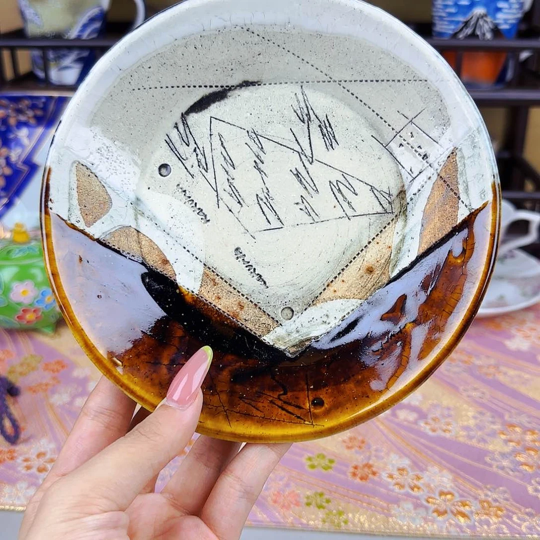 他家茶具瓷器真美！