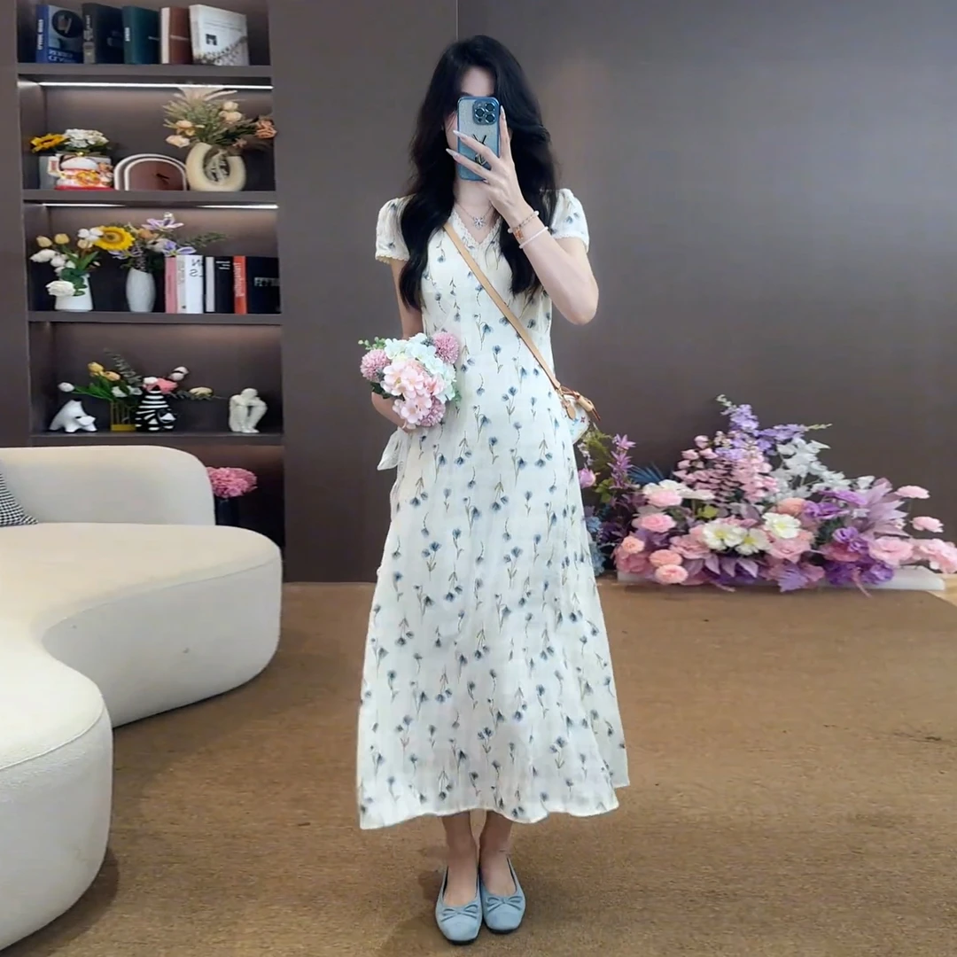 法式白色v领碎花短袖连衣裙子女装夏季2025新款海边度假气质长裙