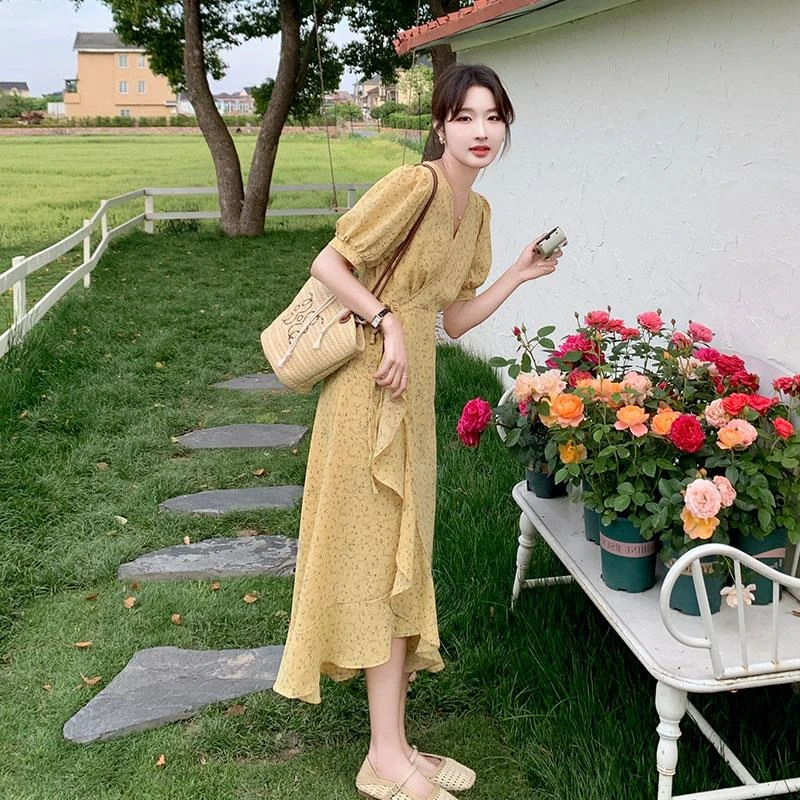 茶歇法式一片式碎花裙女中长款2025夏季新款法式显瘦不规则连衣裙