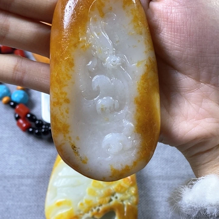 和田玉颈饰未镶嵌巩****司