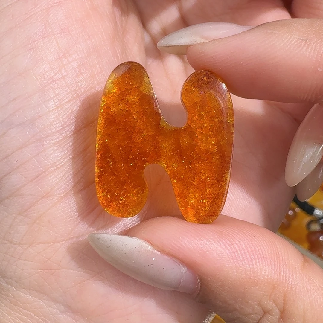 艾***妞琥珀未镶嵌裸石我