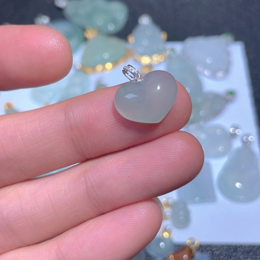 翡翠颈饰18K金镶嵌翡翠