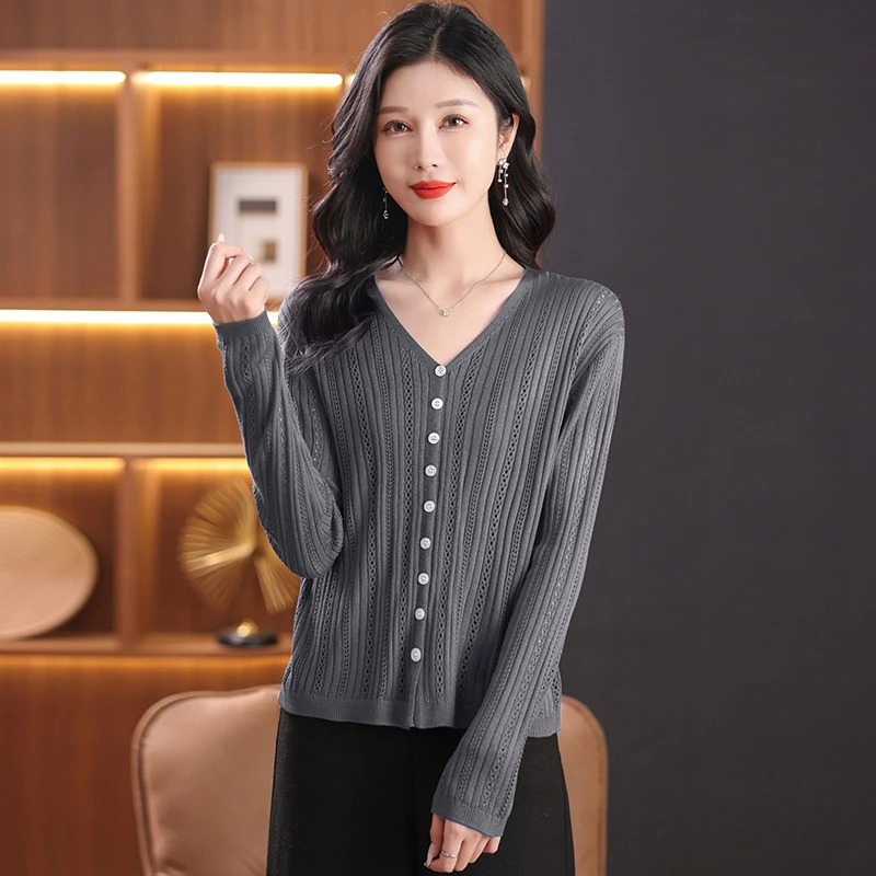 2025秋季新款极简风洋气上衣女装时尚长袖V领毛针织衫镂空纯色