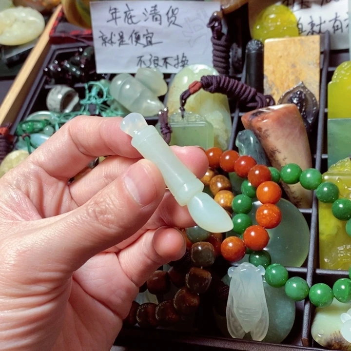 蛇纹石玉颈饰未镶嵌