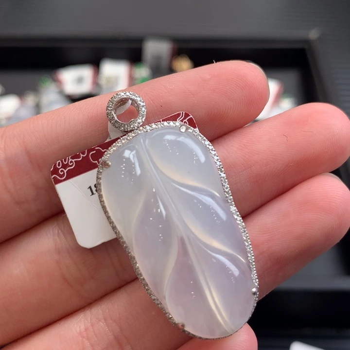 翡翠18K金镶嵌颈饰翡翠