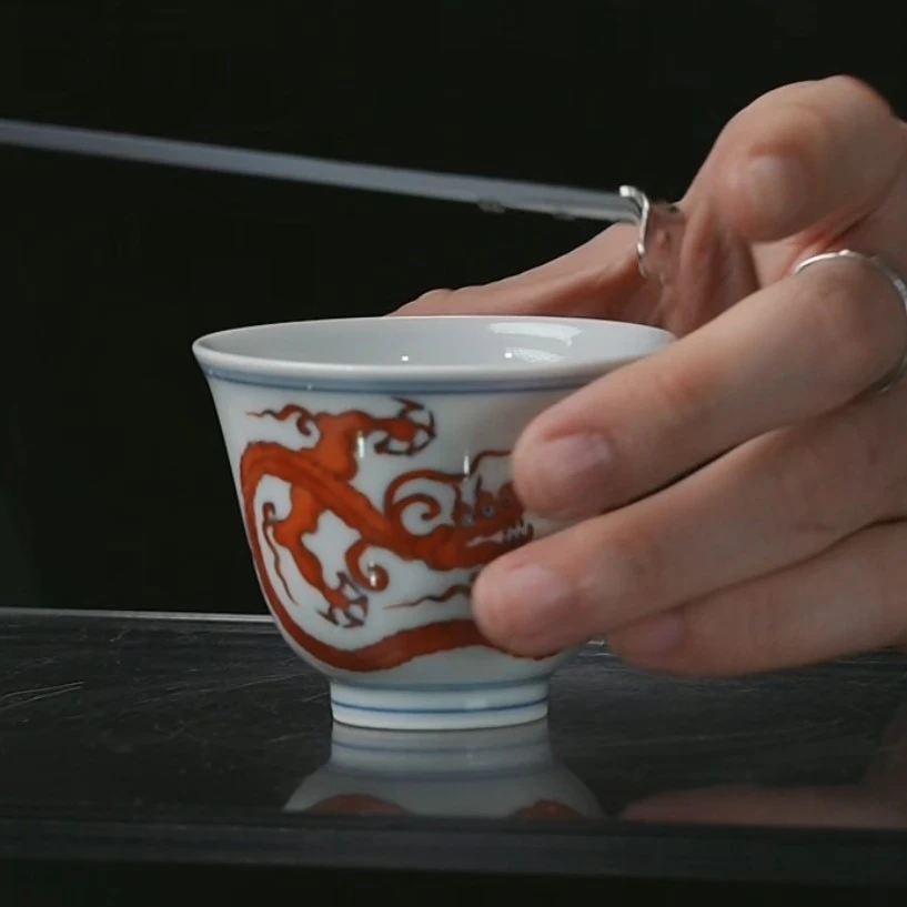 D矾红彩夔龙纹铃铛杯