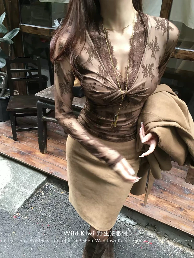 【米妮】“清迈达令”蕾丝花边拼接v领长袖上衣