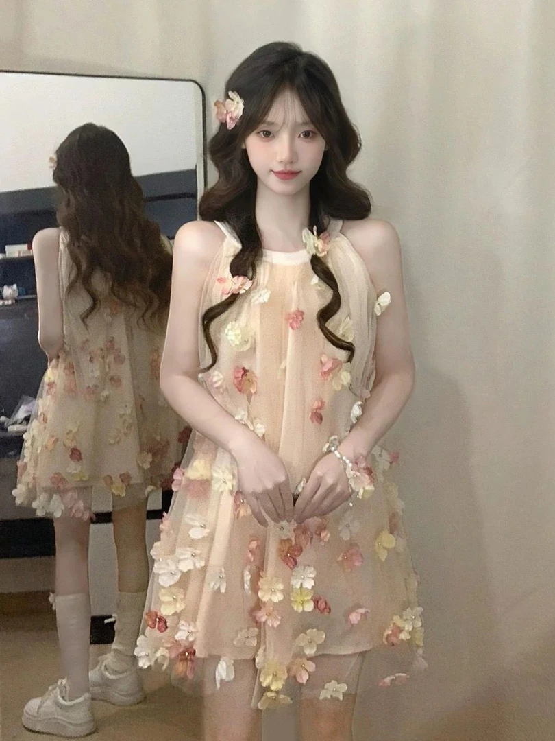 超甜美少女氛围感惊艳连衣裙2025夏季网红爆款挂脖花朵甜妹短裙子