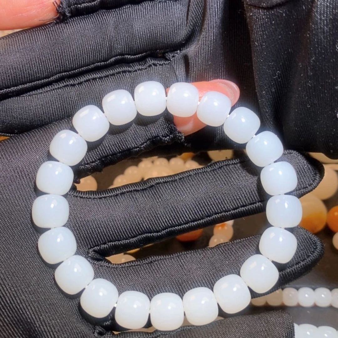 吴***化和田玉未镶嵌手链