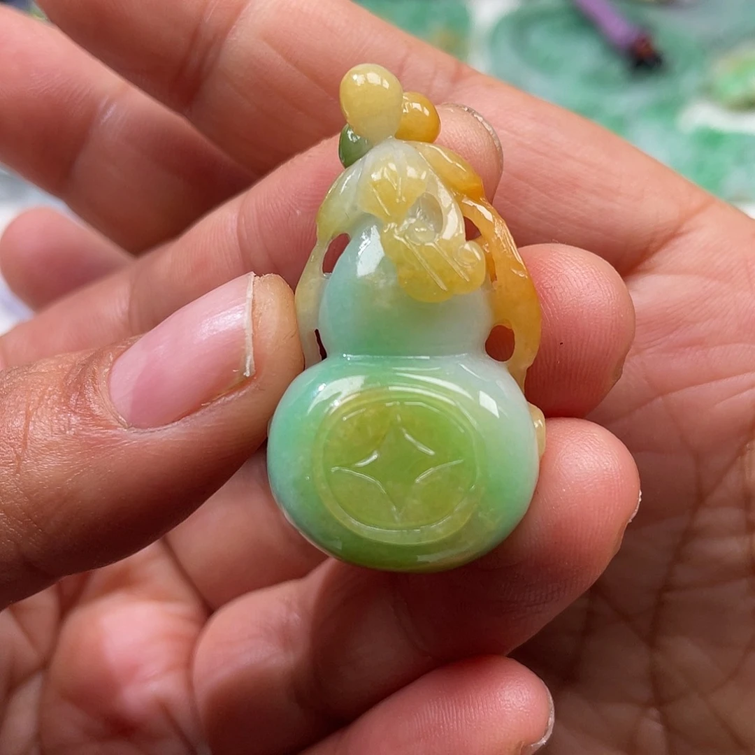 颈饰未镶嵌翡翠绿*薇翡玉缘翡翠