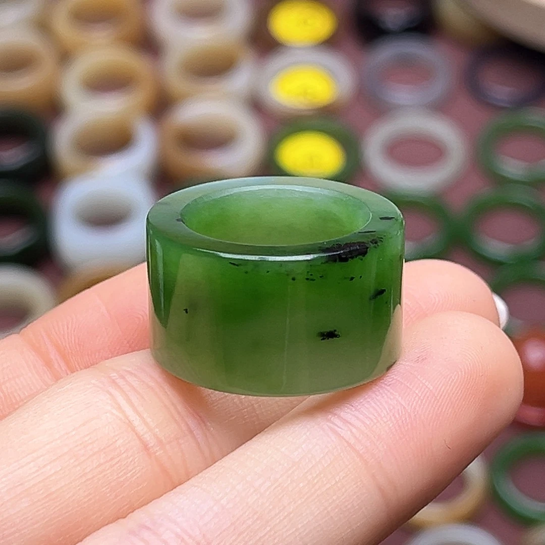 和田玉未镶嵌戒指16.9辣阳绿