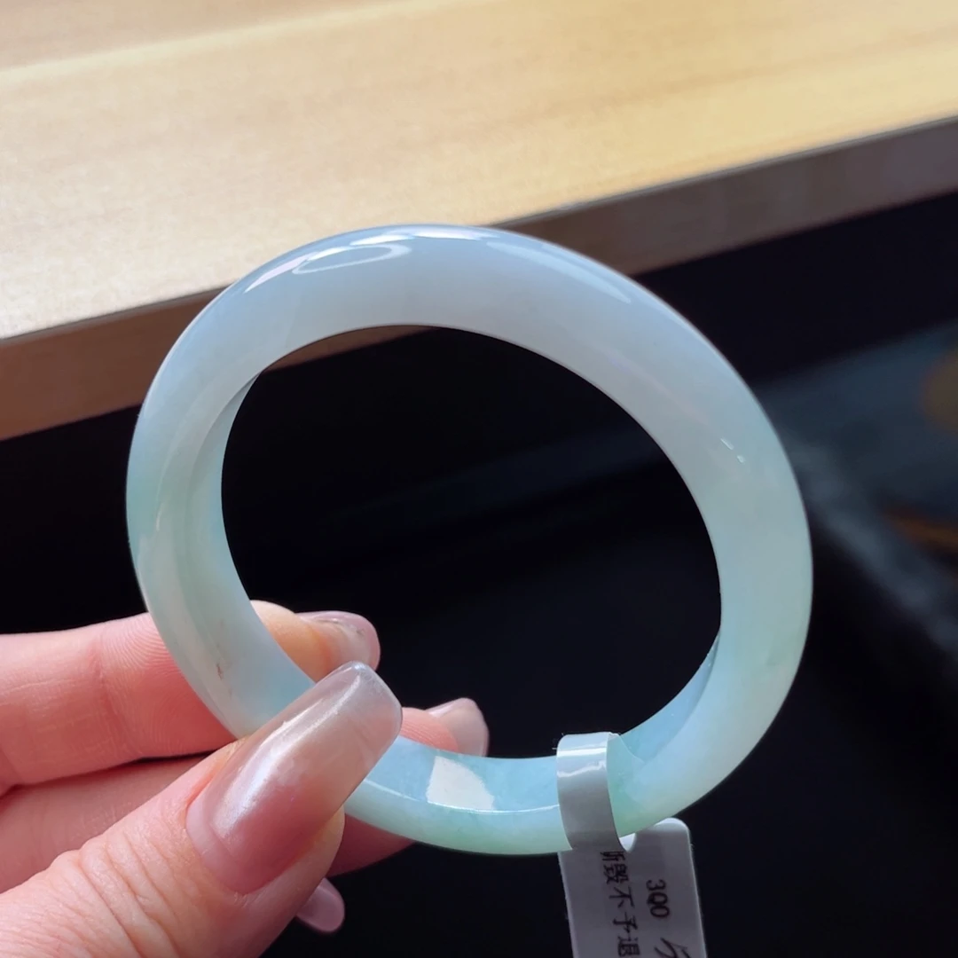 翡翠手镯未镶嵌手镯