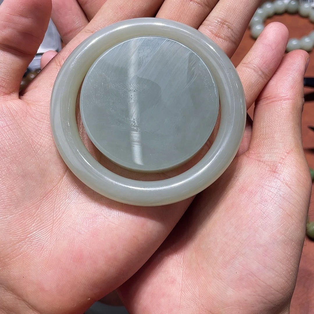 和田玉未镶嵌手镯