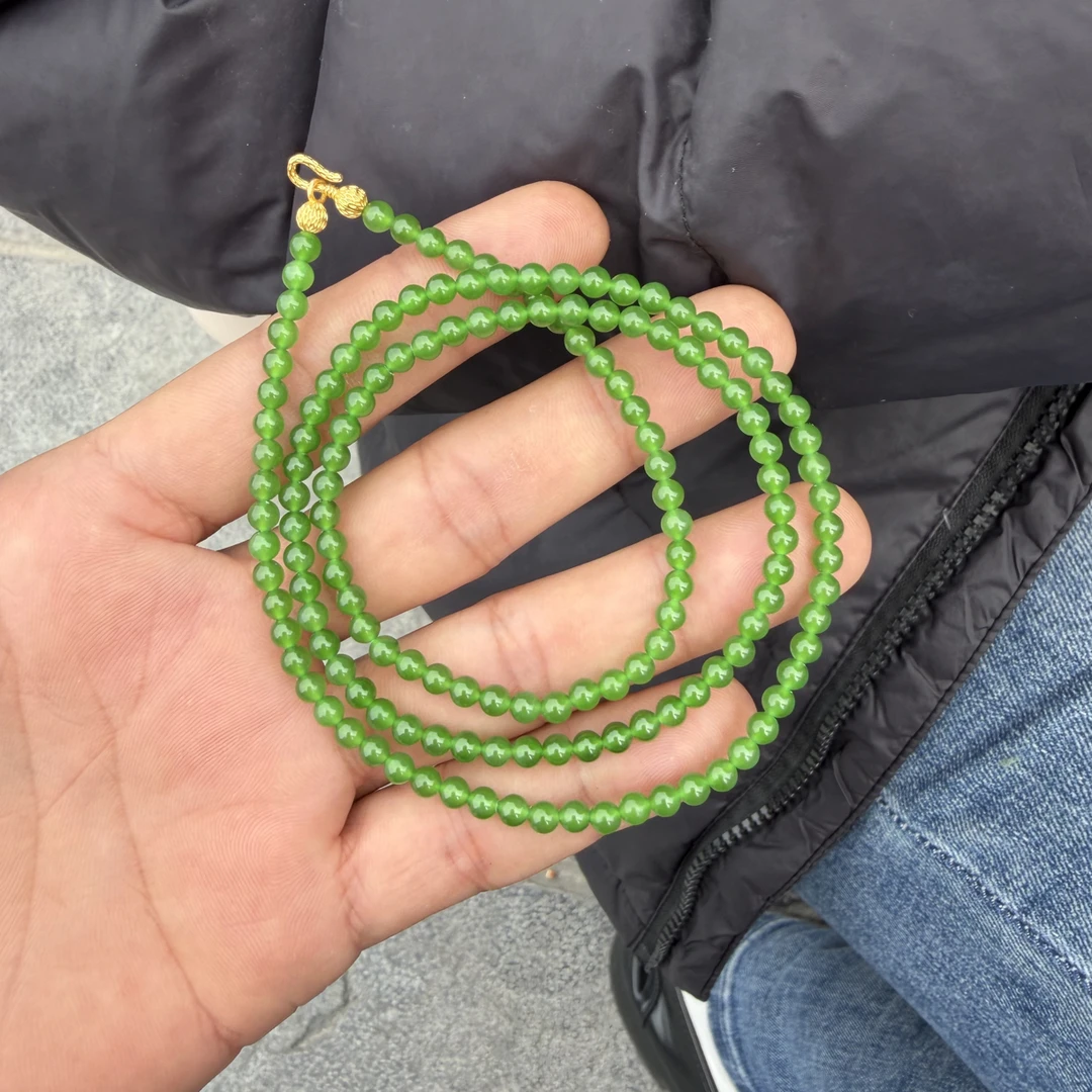 和田玉俄罗斯碧玉卡4，色泽鲜艳，玻璃底，质感色泽无敌