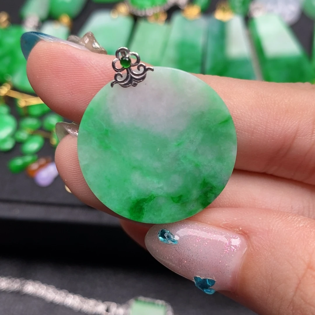 翡翠18K金镶嵌颈饰翡翠