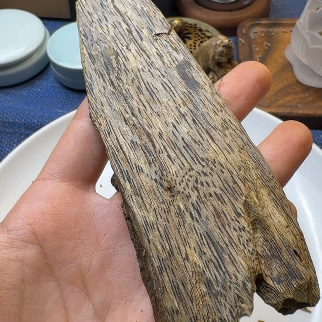 树脂制品奇楠排油一块