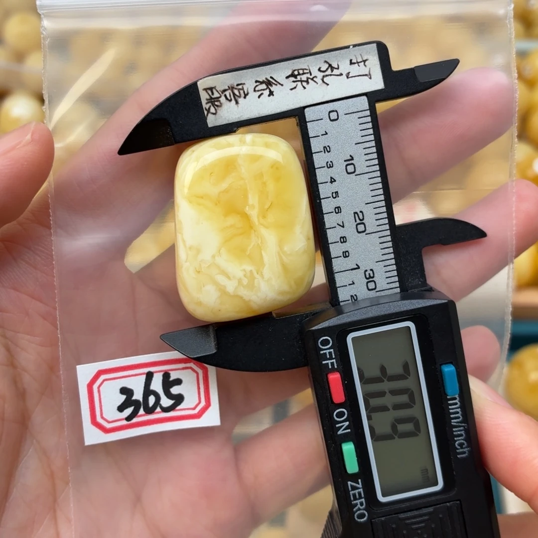 裸石蜜蜡未镶嵌带皮吊坠微瑕