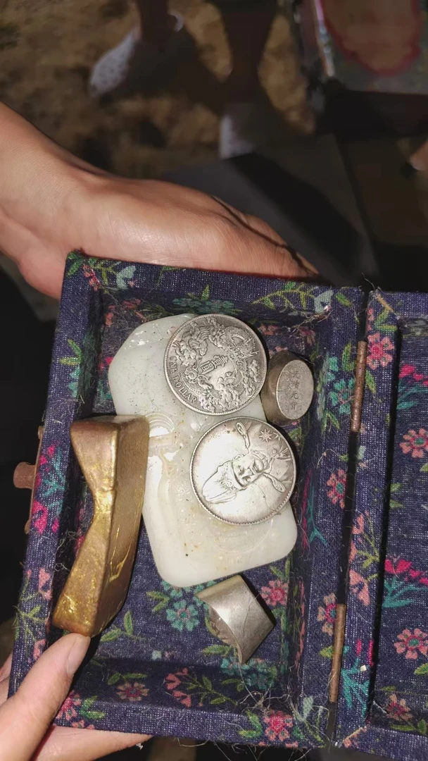 1个开封蓝色花朵小盒子摆件链接2号