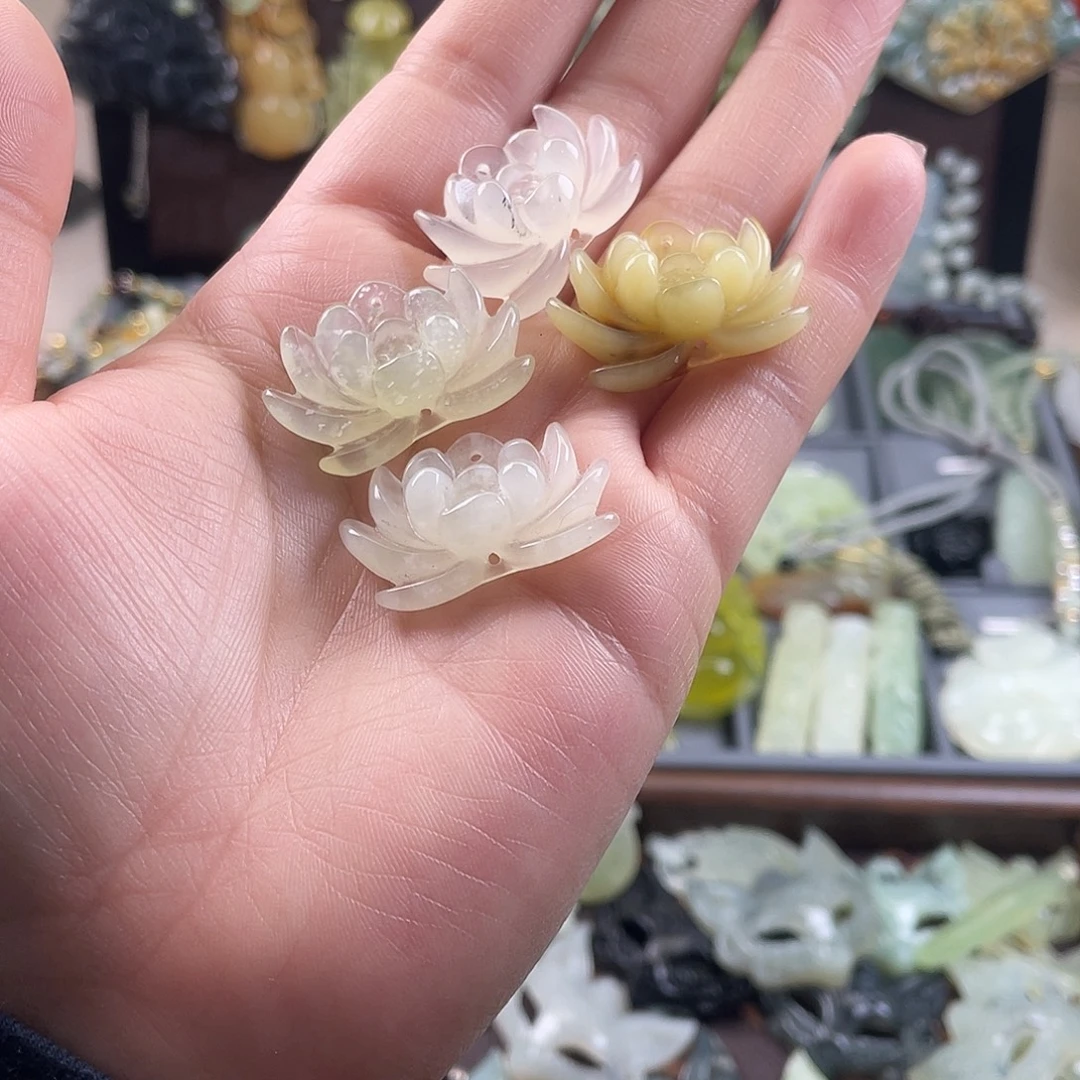 岫玉未镶嵌吊坠(赠链)