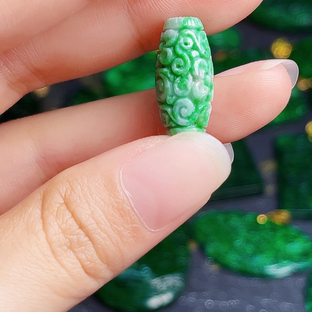 颈饰未镶嵌翡翠多样性