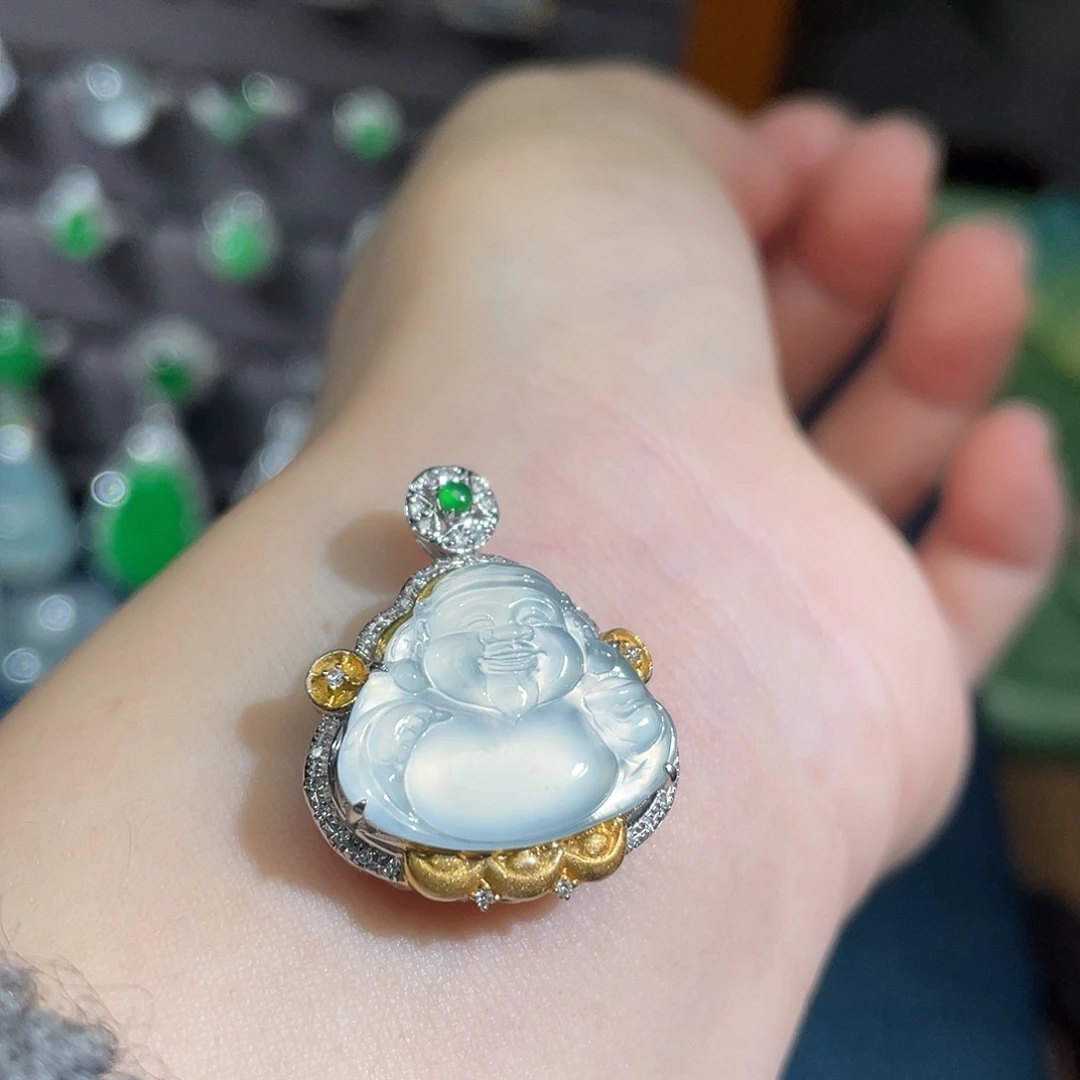 翡翠18K金镶嵌颈饰财爷爷