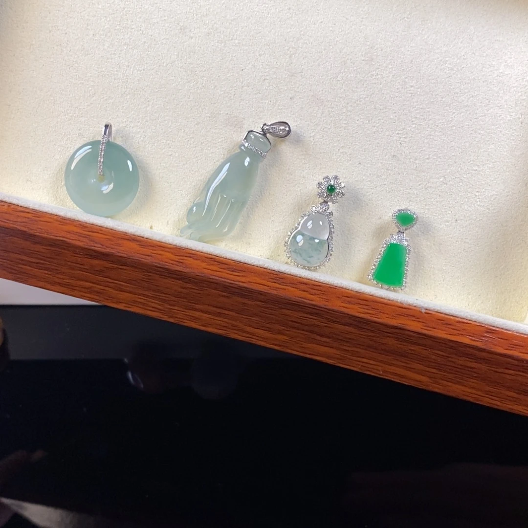 硅化珊瑚（珊瑚玉）未镶嵌颈饰