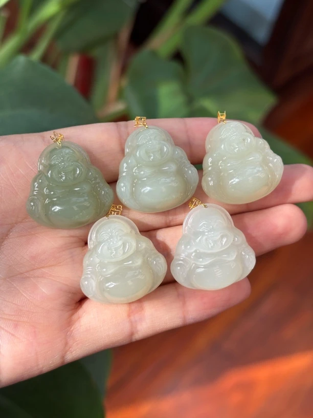 3870 和田玉18k金镶嵌佛公 规格约25*24*10多样性发其一