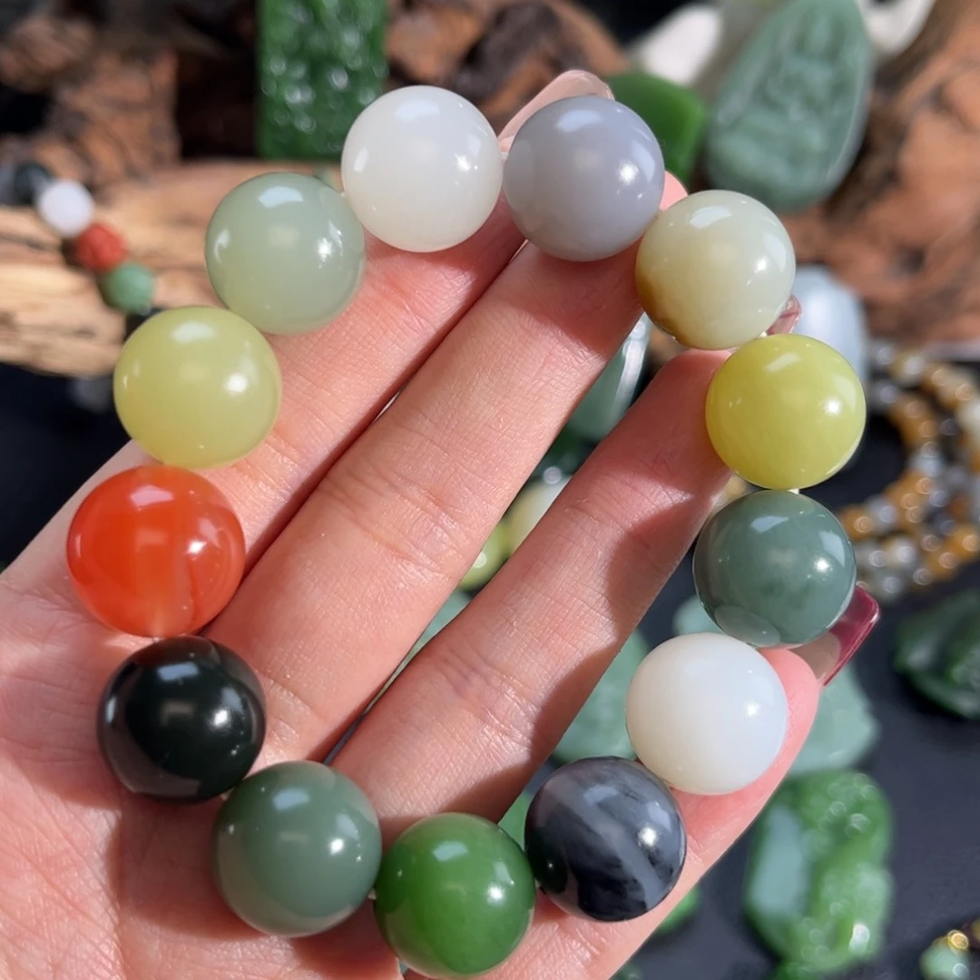 和田玉颈饰未镶嵌多半卡16