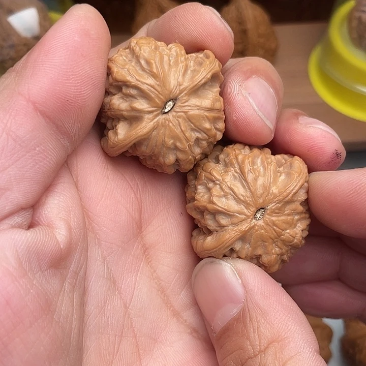 ➷***时文玩核桃吊坠金麒麟