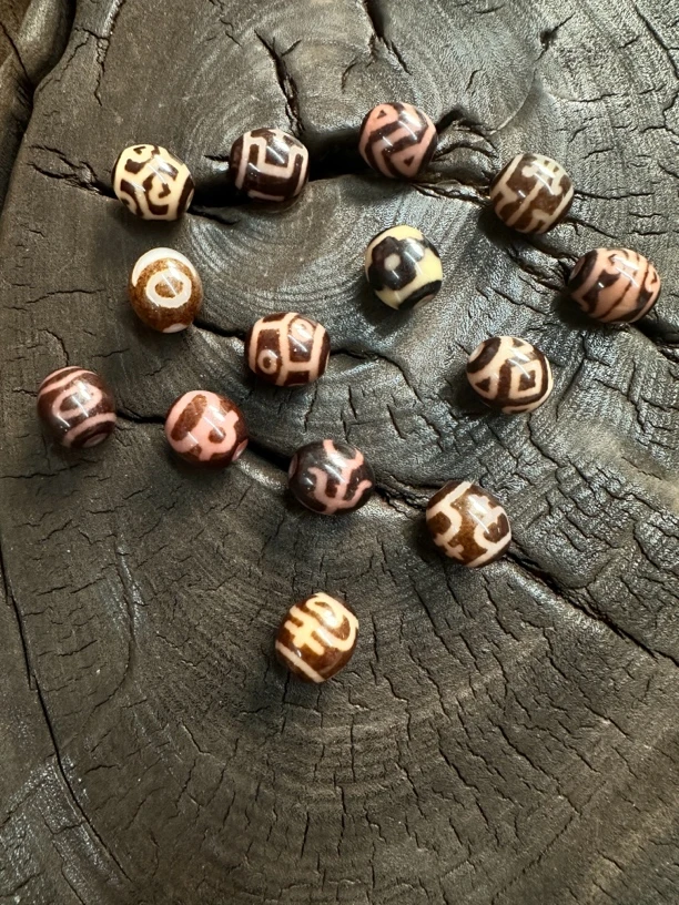 尺寸约15*17mm左右的天然玛瑙曲贡单珠（多样性发其一）