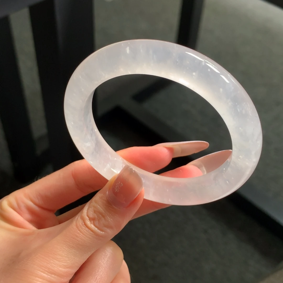 V****石英质玉未镶嵌手镯