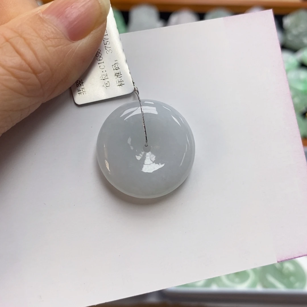 翡翠颈饰未镶嵌平安扣