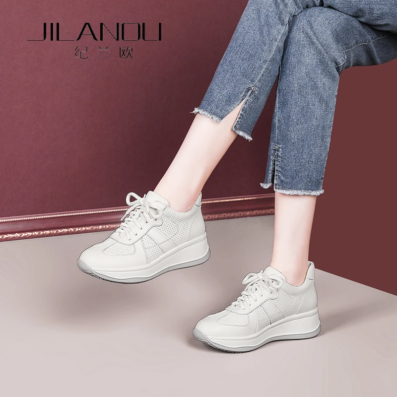 真皮运动休闲鞋女2025春季新款妈妈鞋厚底旅游小白鞋防滑软底女鞋