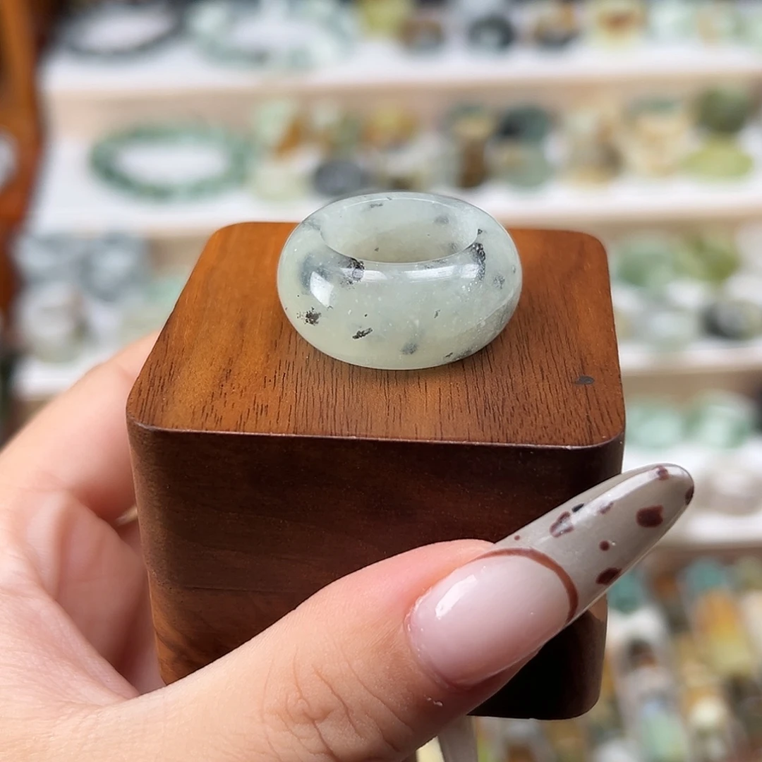 蛇纹石玉未镶嵌戒指内径18.3