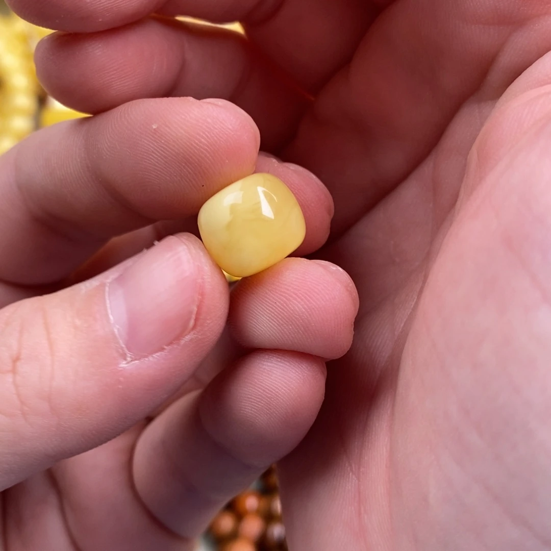 小***浩蜜蜡未镶嵌裸石配饰