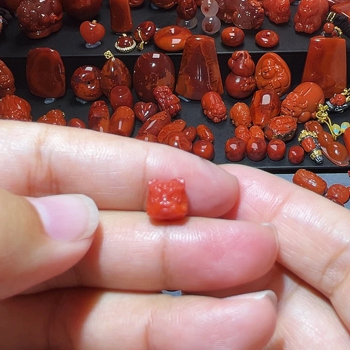 南红玛瑙未镶嵌配饰醒狮8.6mm