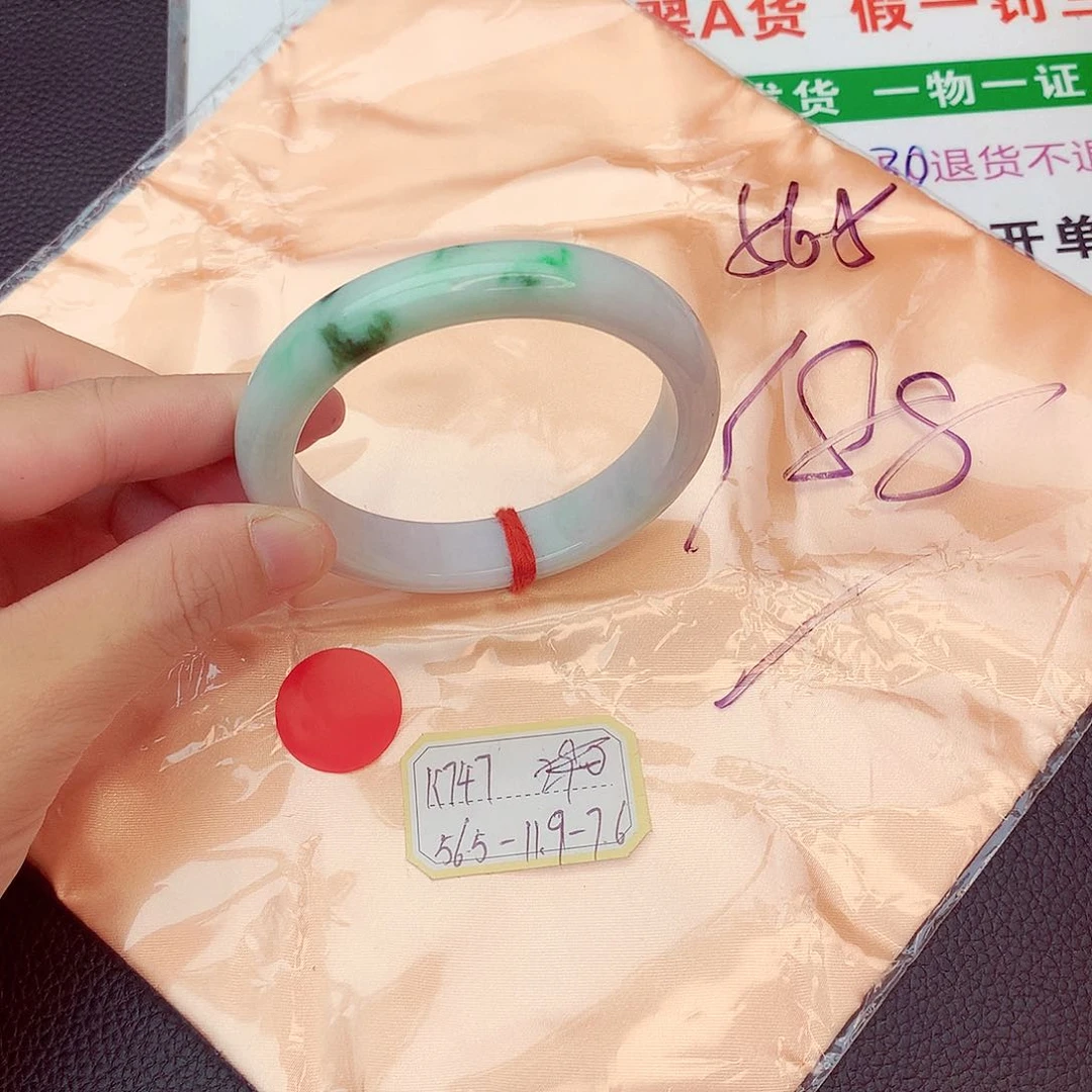 翡翠手镯未镶嵌我
