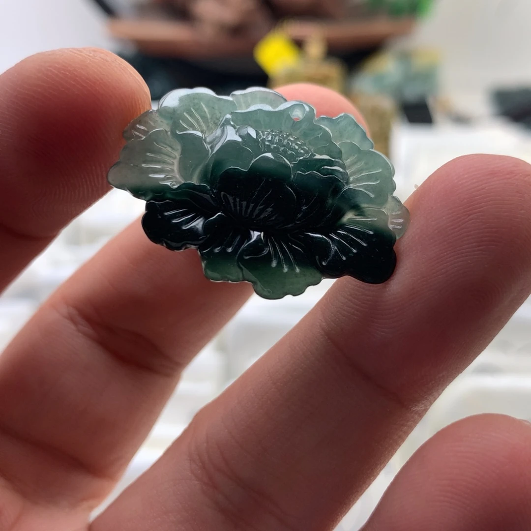 颈饰未镶嵌翡翠花牌