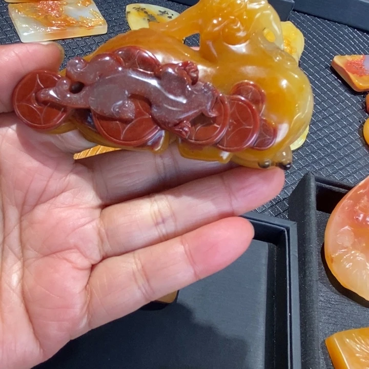 石英质玉（黄龙玉）足铂镶嵌颈饰