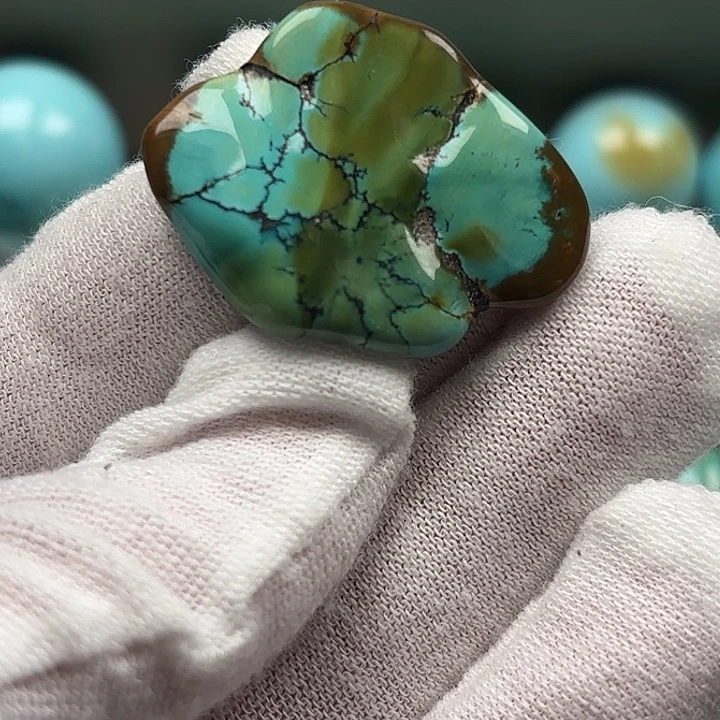 绿松石未镶嵌珠宝奇石