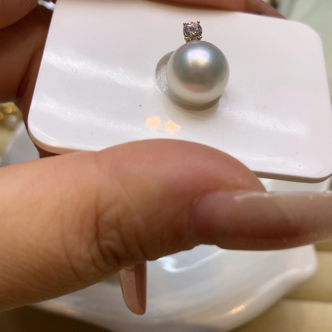 颈饰18K金镶嵌海水珍珠