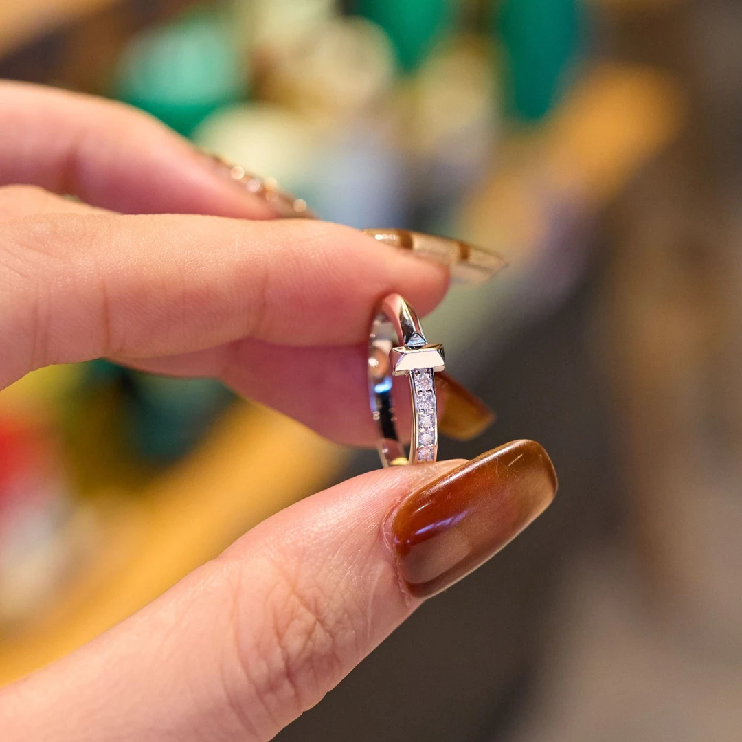 恒美娜 925银莫桑石戒指 小T银戒指闭口简约小众百搭叠戴时尚男女