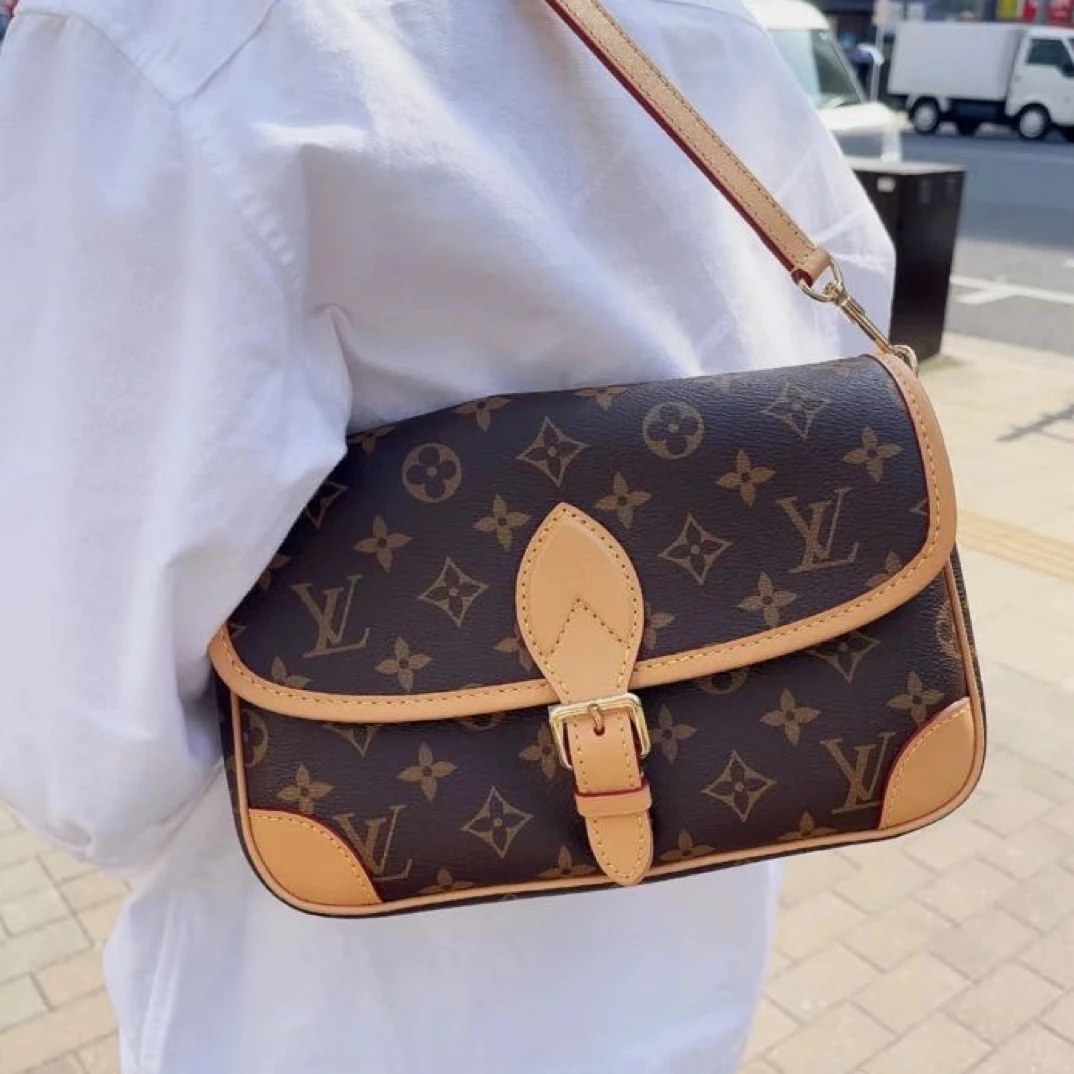 95新 LouisVuitton/路易威登 法棍老花斜挎包/0991