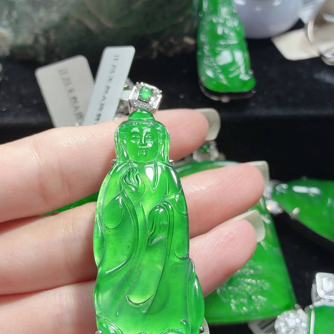 翡翠未镶嵌颈饰11