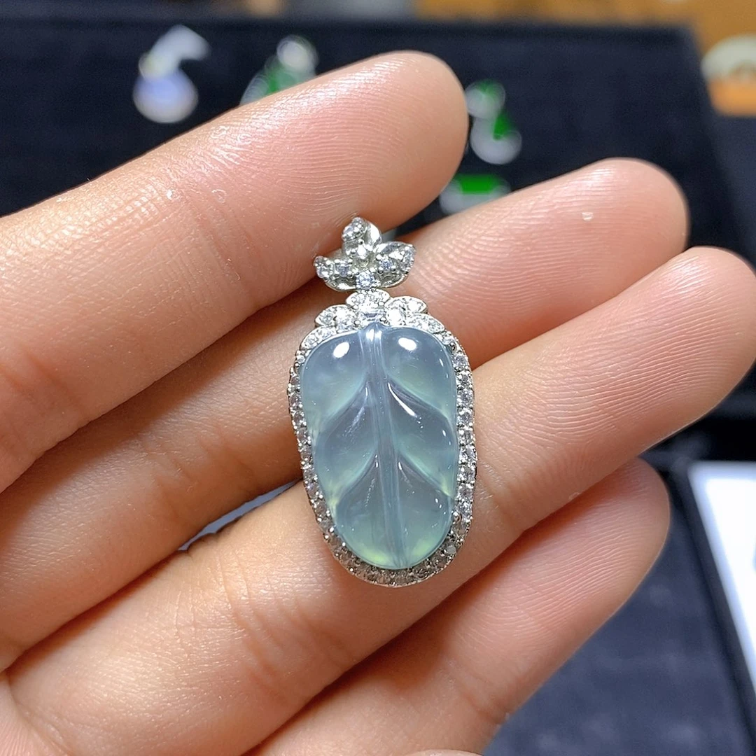 翡翠未镶嵌吊坠(赠链)9号 多样性发其一