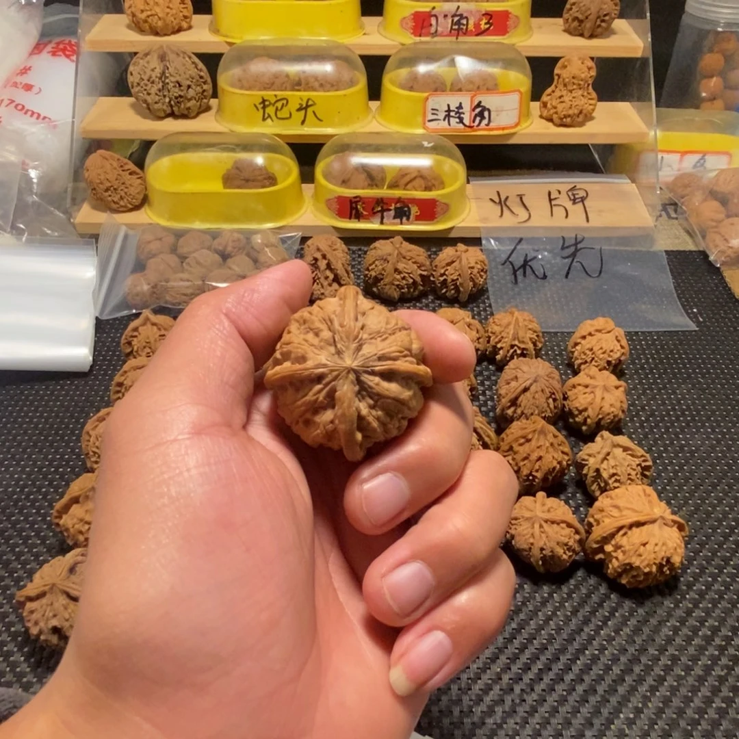 添***饭文玩核桃吊坠核桃异形