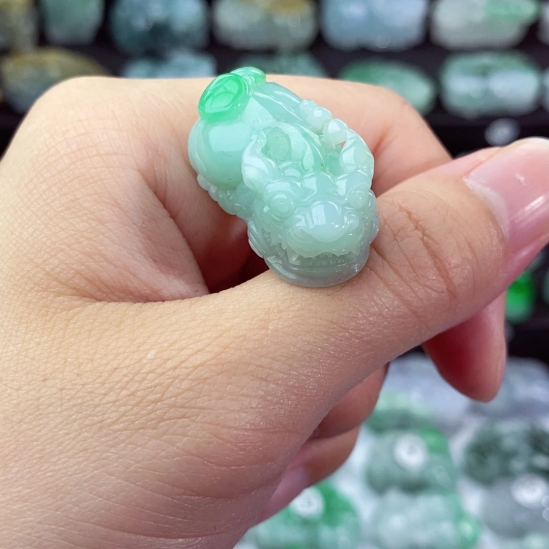 翡翠颈饰未镶嵌天然